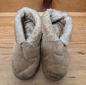 Lamo Suede Fuzzy Slippers Bootie Style Faux Fur Lined Cozy Indoor Outdoor 9.5